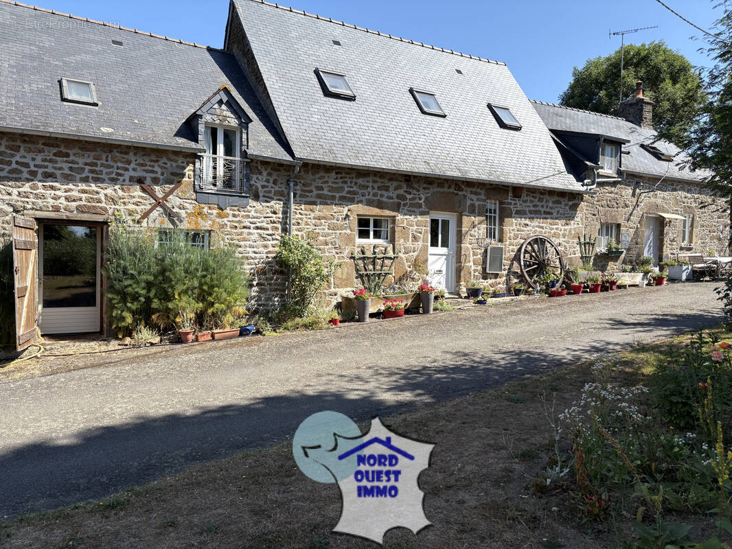 Maison à AMBRIERES-LES-VALLEES