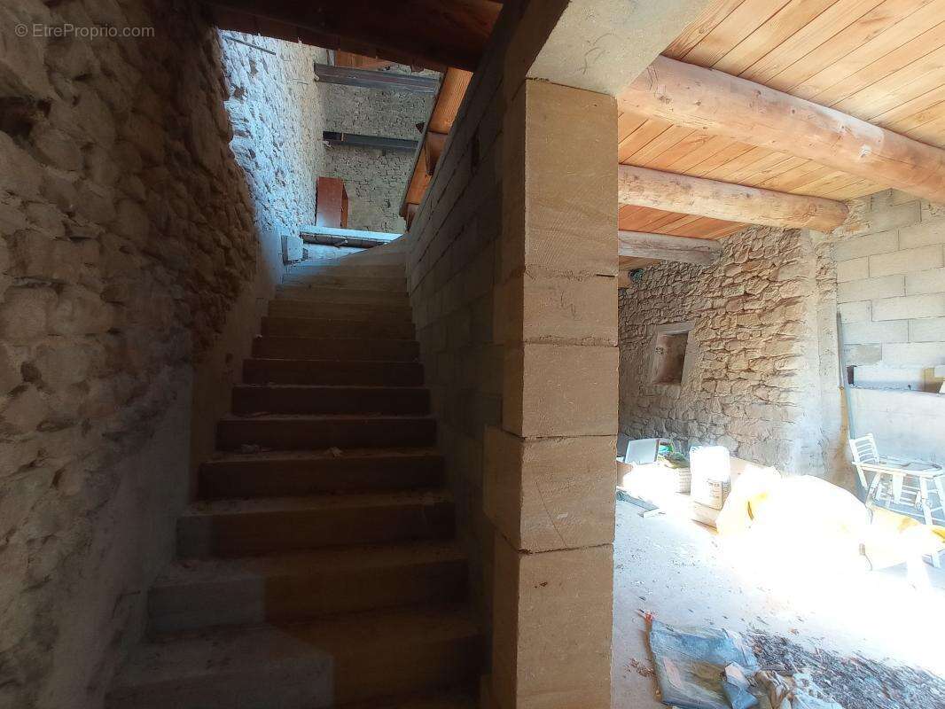 Charme de la Pierre à Sabran, grange à rénover - photo 15