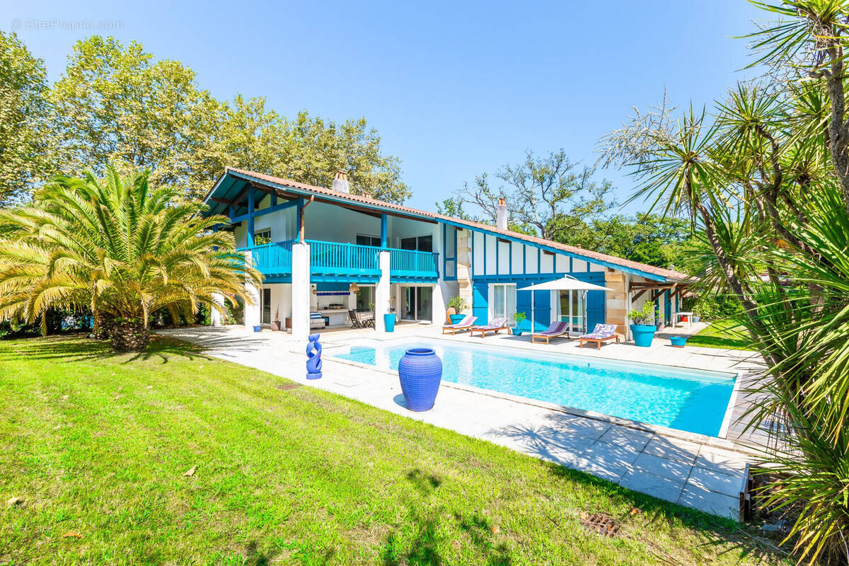 Maison 300 m² à Arcangues  - photo 2