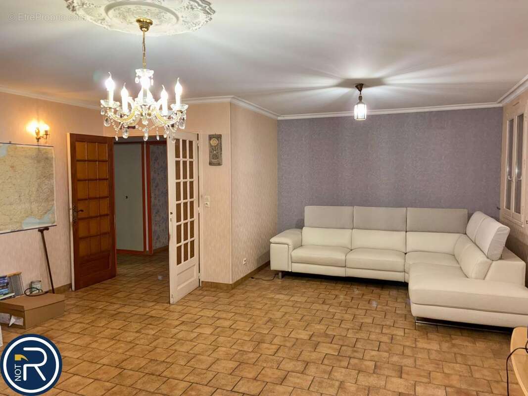 Maison à LOUVIGNE
