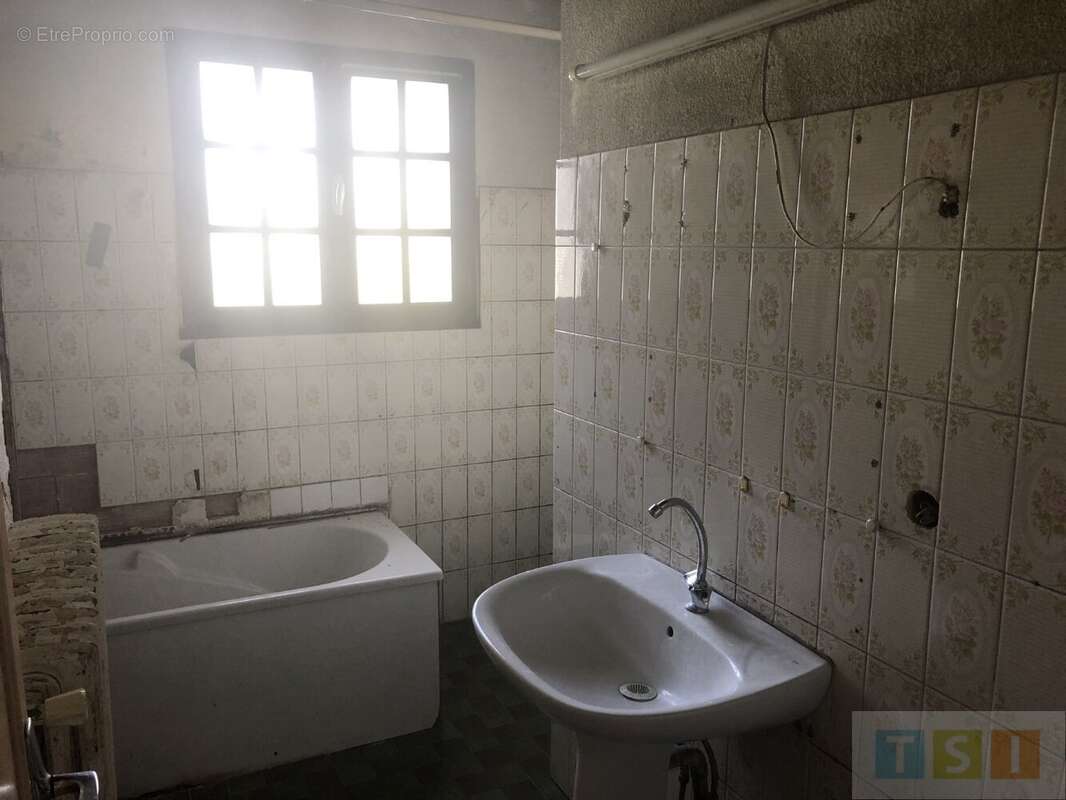 Maison à AVEZAC-PRAT-LAHITTE