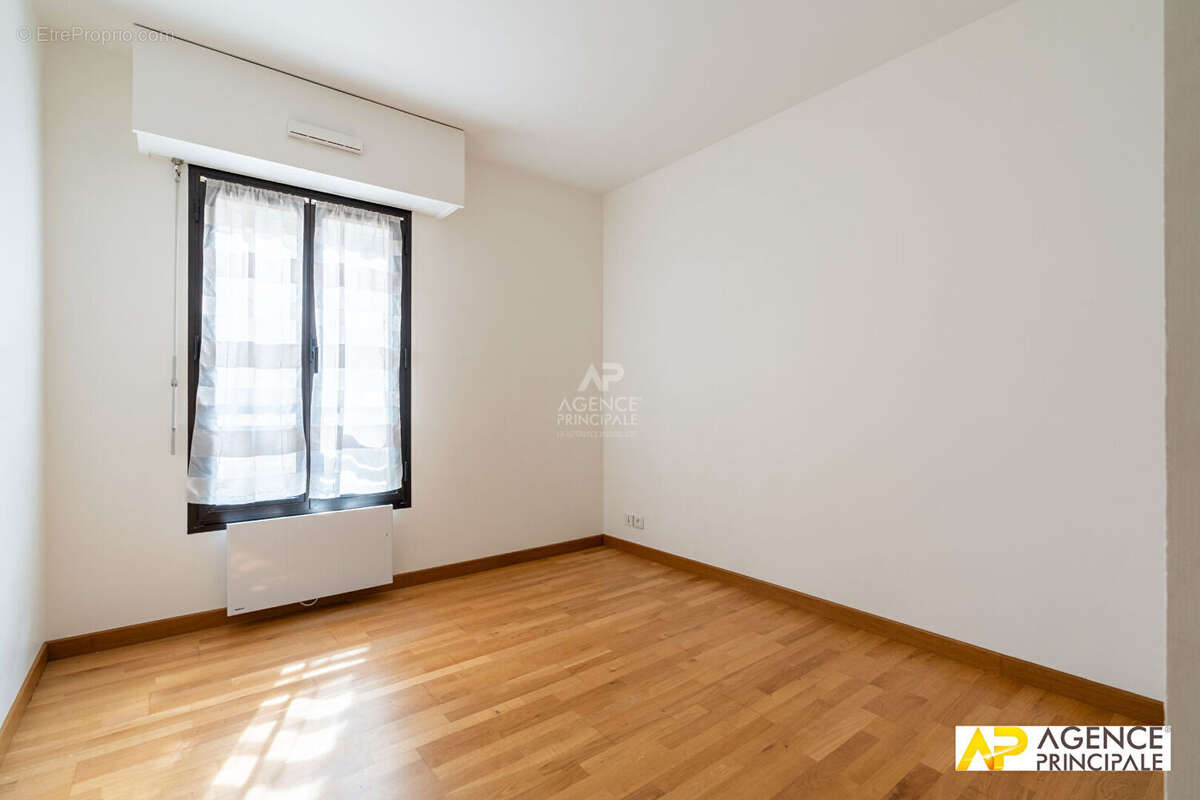 Appartement  4 pièce(s) - Ascenseur - terrasse - grand séjour - 78m² - photo 6