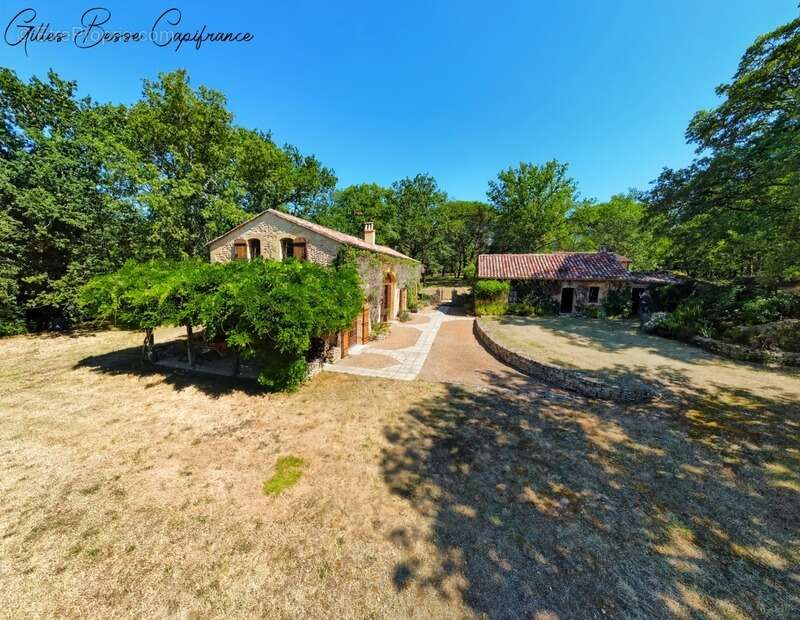 Maison à MAUZAC-ET-GRAND-CASTANG