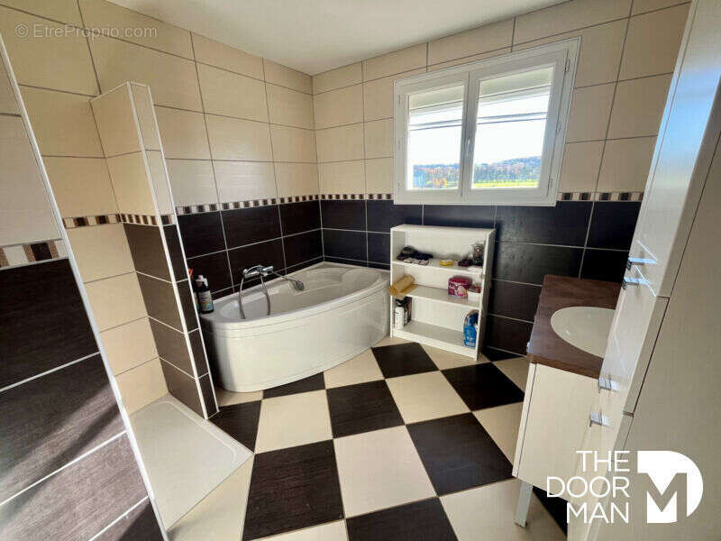 Maison à NEUILLY-L&#039;EVEQUE