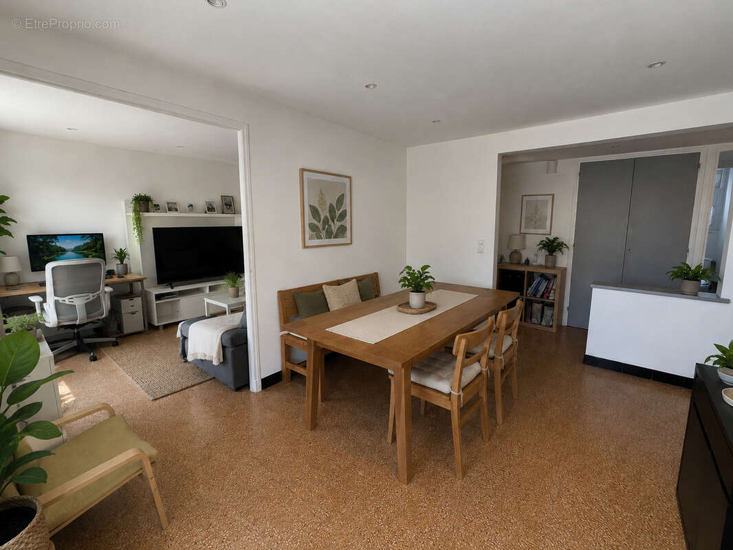 A vendre - Appartement de type 3 en rez-de-jardin (bas de villa) - La Seyne sur mer 83500 - photo 3