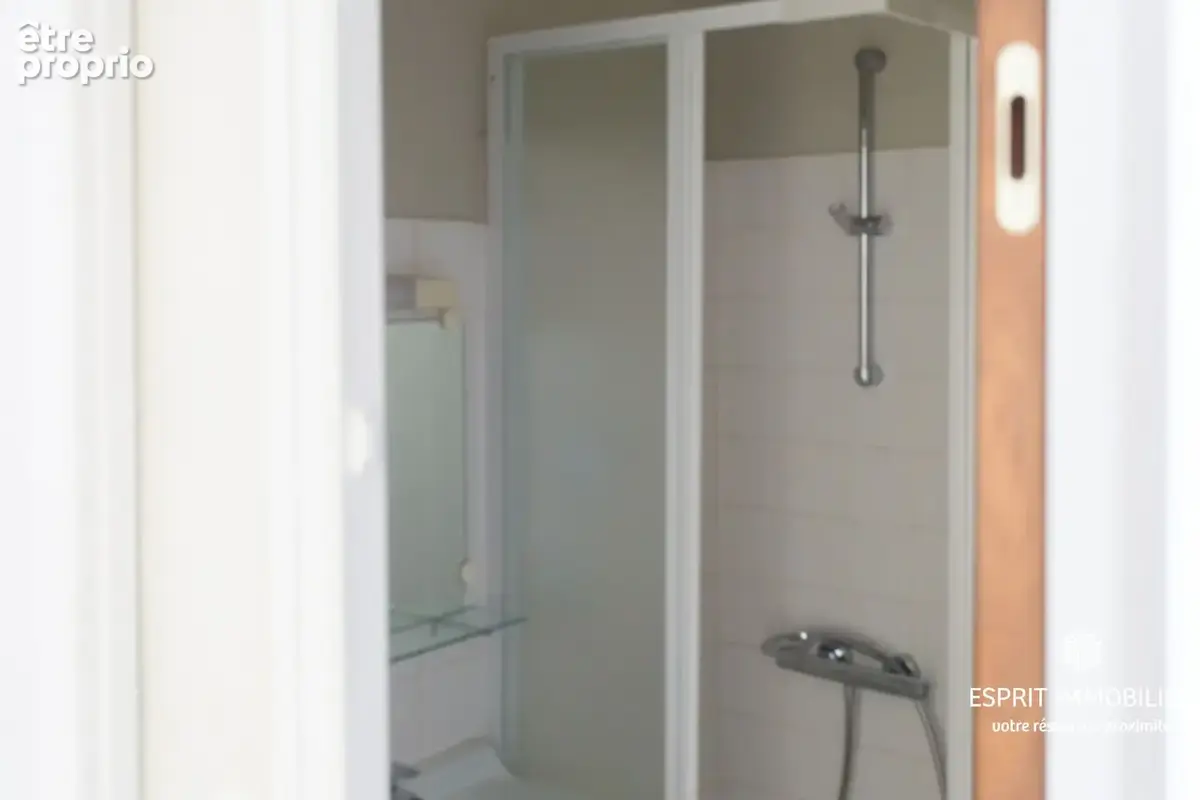 Concarneau - Immeuble avec local commercial, appartement et chambres d'hôtel - photo 9