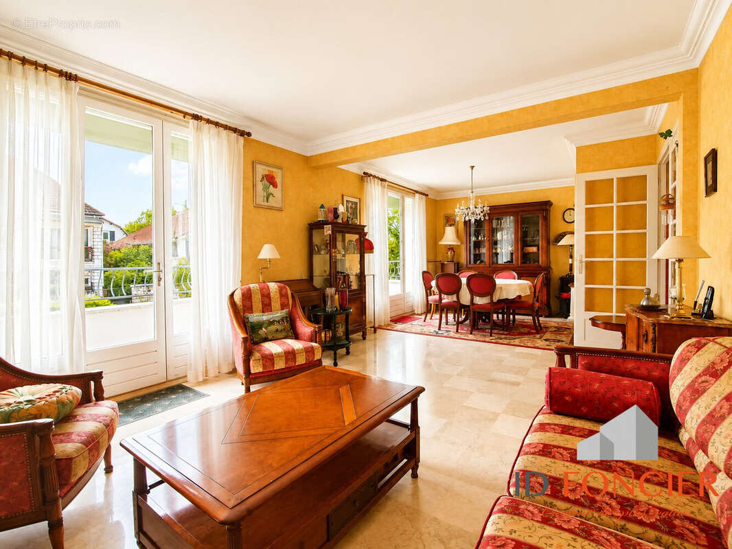 Maison à MORANGIS