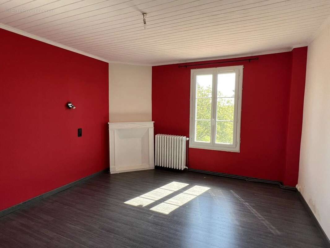 Maison à SAINT-SAUD-LACOUSSIERE