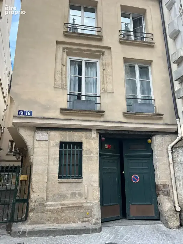 Parking à PARIS-4E