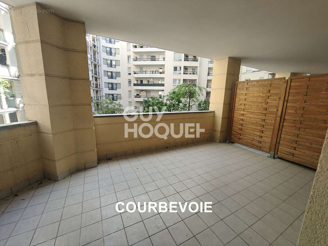Appartement à COURBEVOIE