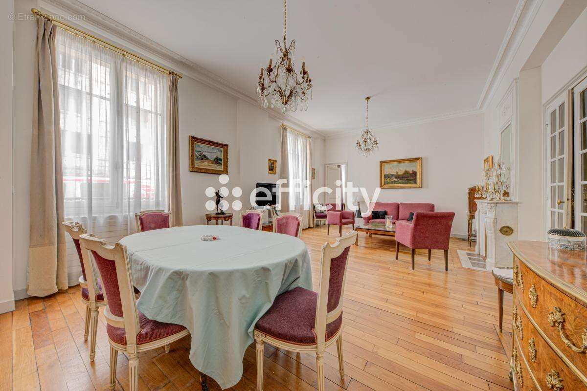 Appartement à PARIS-7E