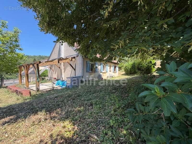 Maison de 110 m2, terrain clos et arboré 1000 m2, 4 chambres, 1 bureau, tout-à-l'égout, fibre optique, tf 615€, double vitrage p - photo 3
