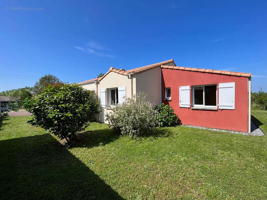Maison plain pied la chapelle basse mer  4 chambres et 1 bureau - photo 13