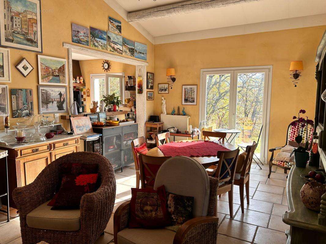 Maison à CRESTET