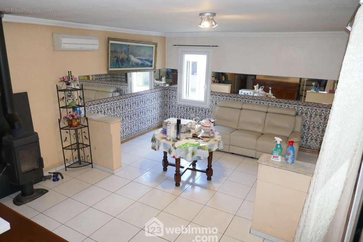 Habitation principale RDC : Pièce de vie 28,51m² - Maison à AVIGNON
