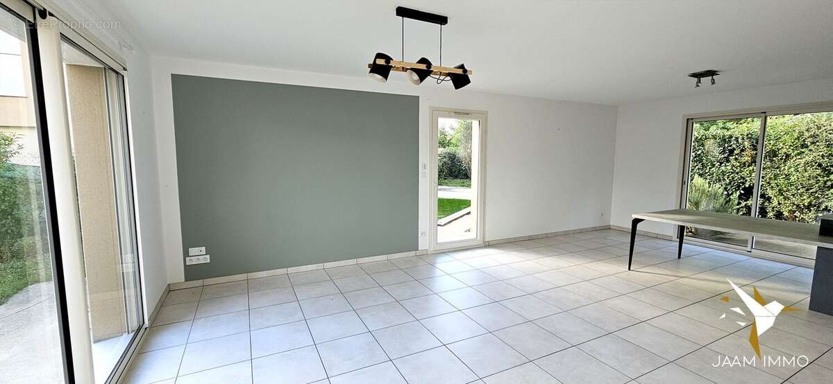 Maison à MONTMERLE-SUR-SAONE