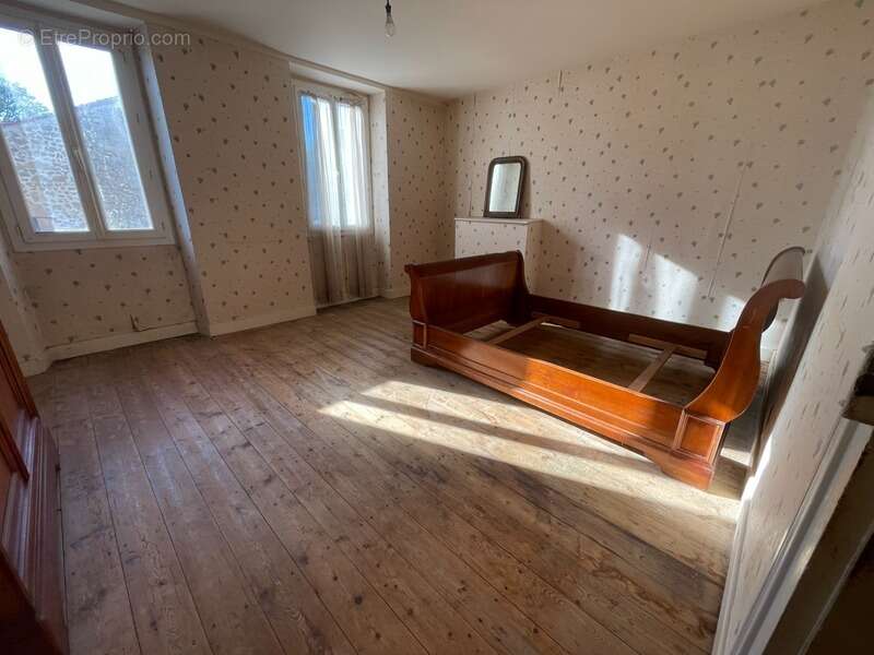 Maison à CHATEAUPONSAC