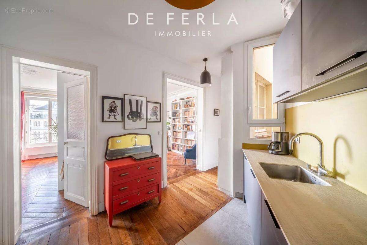 Appartement à PARIS-1E