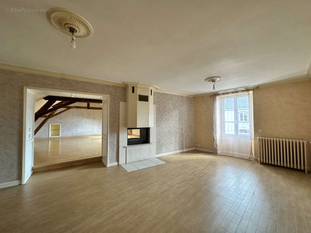 Maison à COULANS-SUR-GEE