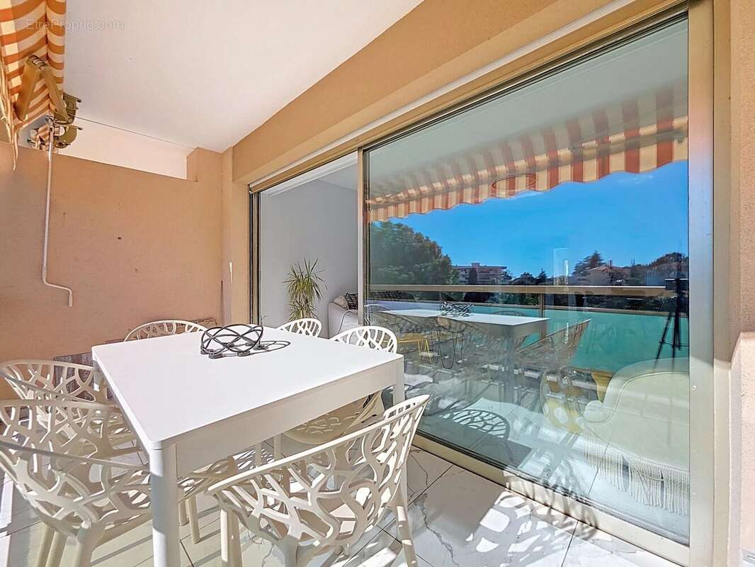 Appartement à LE CANNET