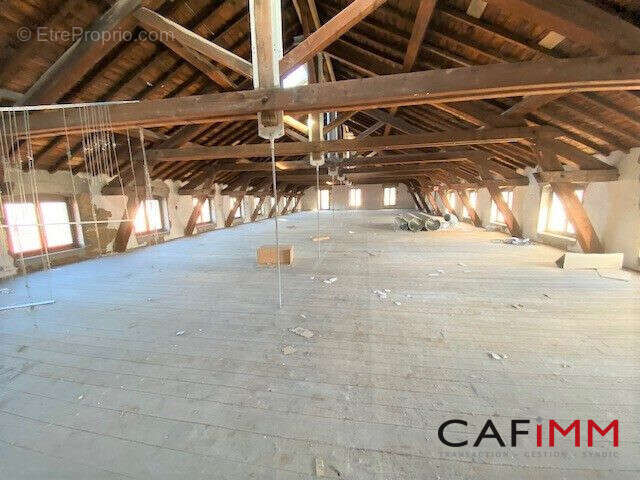 Commerce à SEREZIN-DU-RHONE