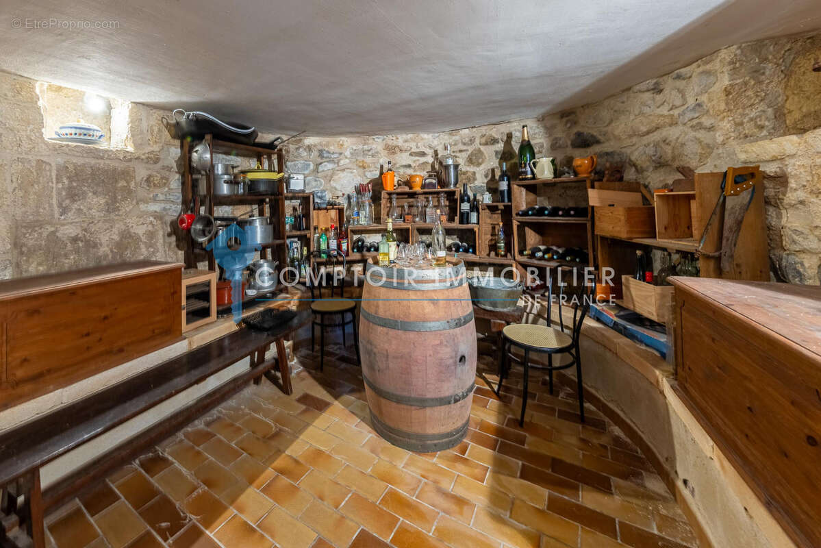 Dpt(13) boulbon a vendre  chapelle du xii siecle - photo 9