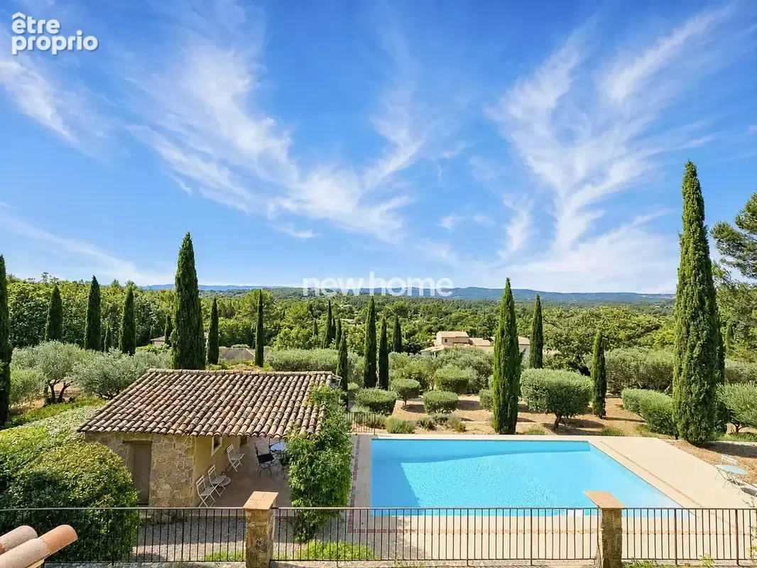 Lorgues – Propriété de charme avec vue panoramique, piscine et jardin d’exception - photo 4