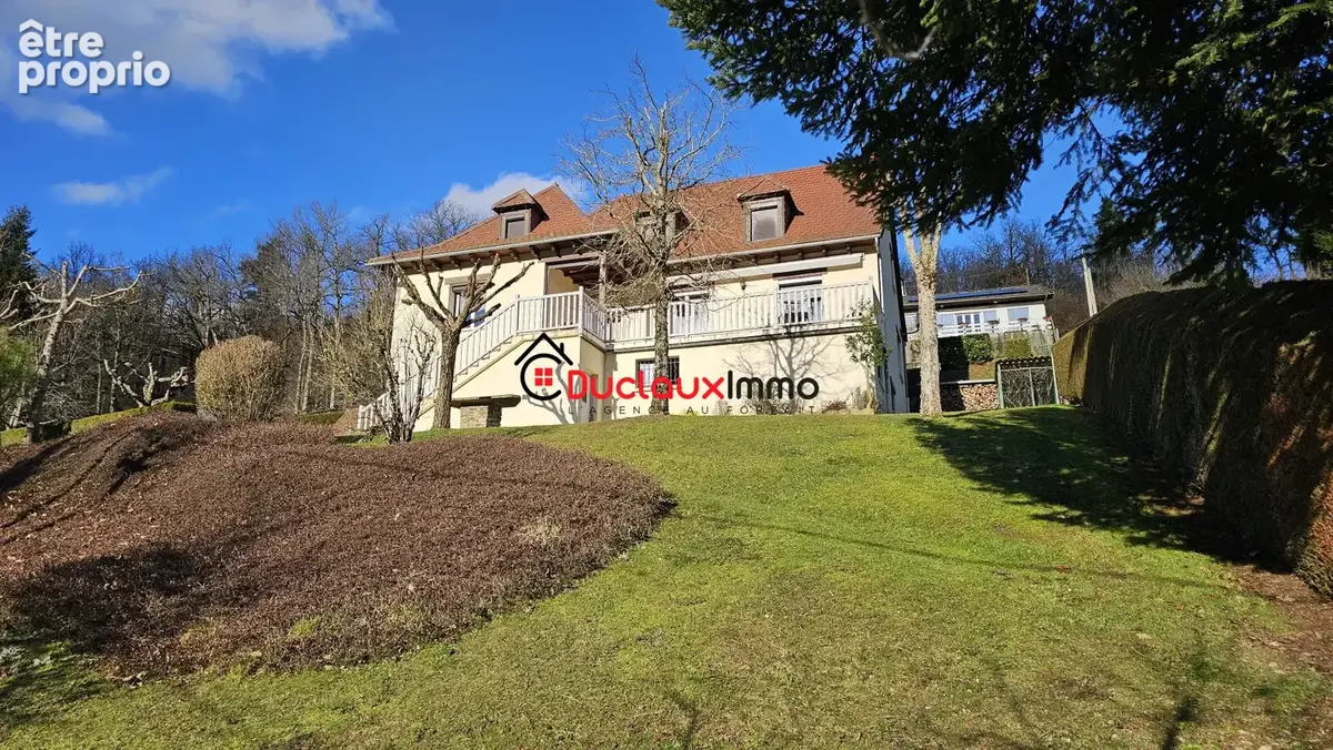 Grande maison de construction traditionnelle en très bon état d'entretien. - photo 2