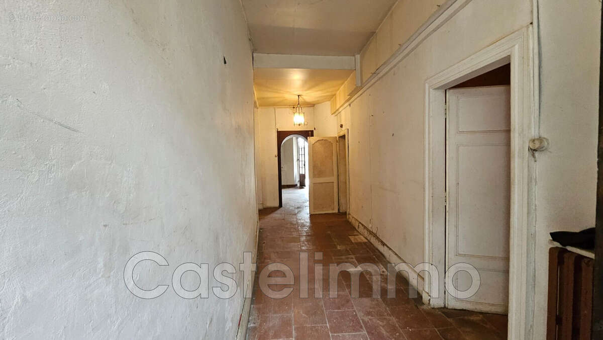 Maison à LARRAZET