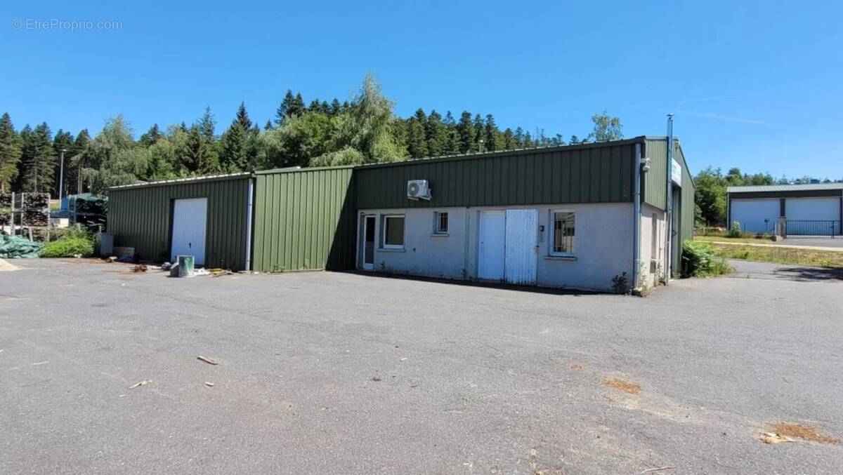 Commerce à LE CHAMBON-SUR-LIGNON