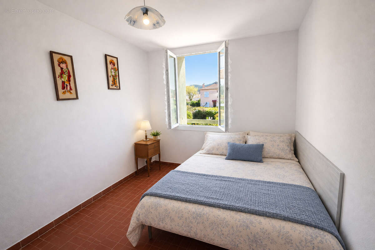 Deux pièces   Proche plage des Lecques   Terrasse + parking - photo 5