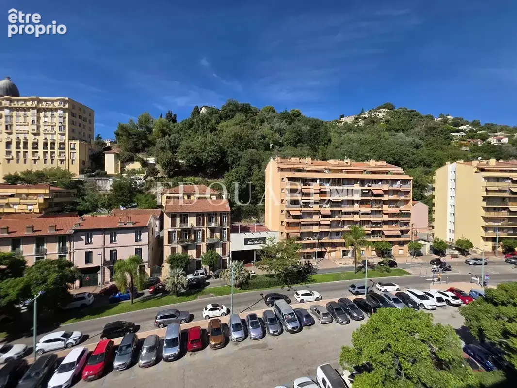 Deux pièces finement rénové avec terrasse, au sixiéme étage d’un bel immeuble contemoporain - photo 4