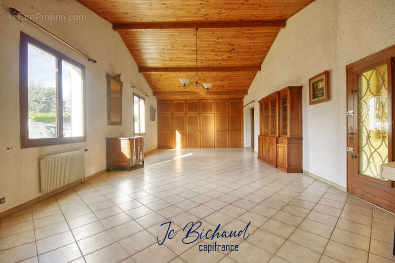 Maison à COLLONGES-AU-MONT-D'OR