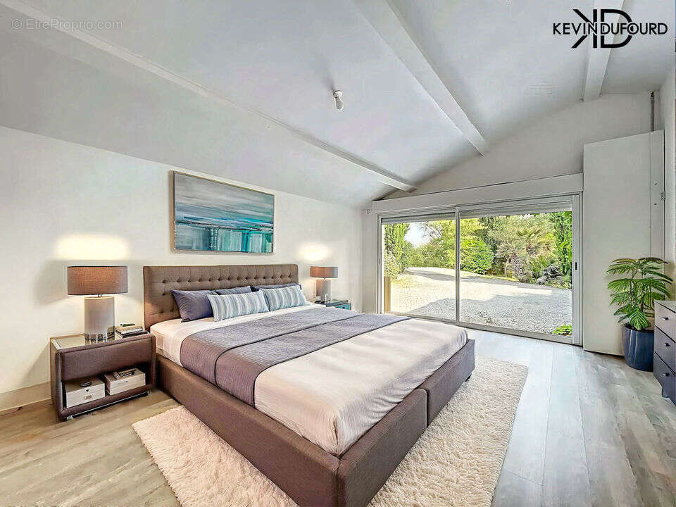 Maison à SAINT-ETIENNE-DE-FONTBELLON