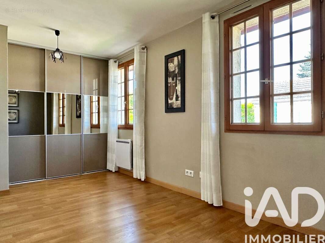 Maison 135 m² à Mergey  - photo 7