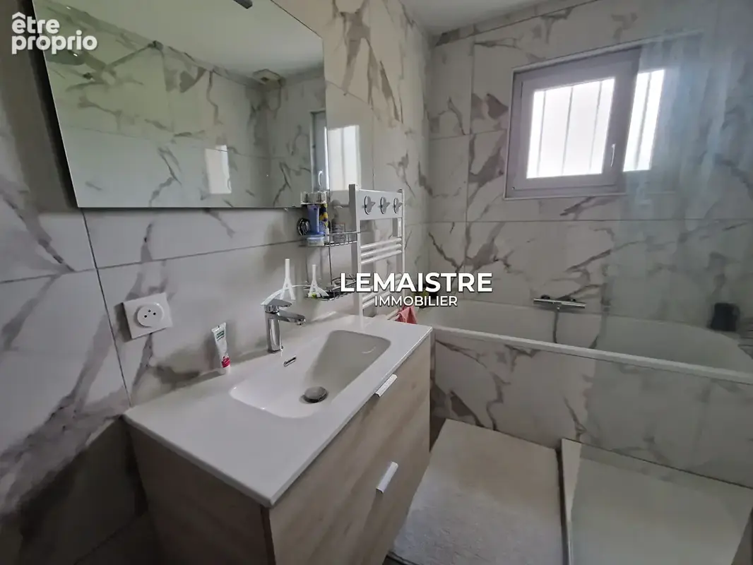 Maison à vendre - Proche Saint-Romain-de-Colbosc - 127 m² - 4 chambres - Plain-pied avec double garage et jardin - photo 12