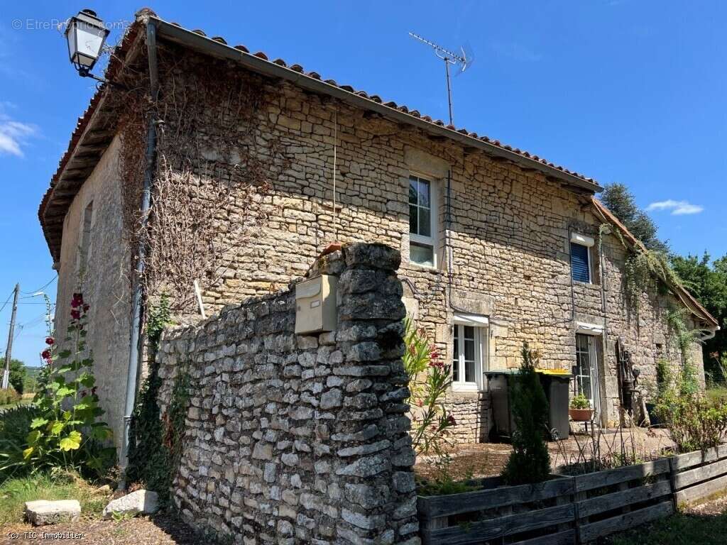 Maison à NANTEUIL-EN-VALLEE