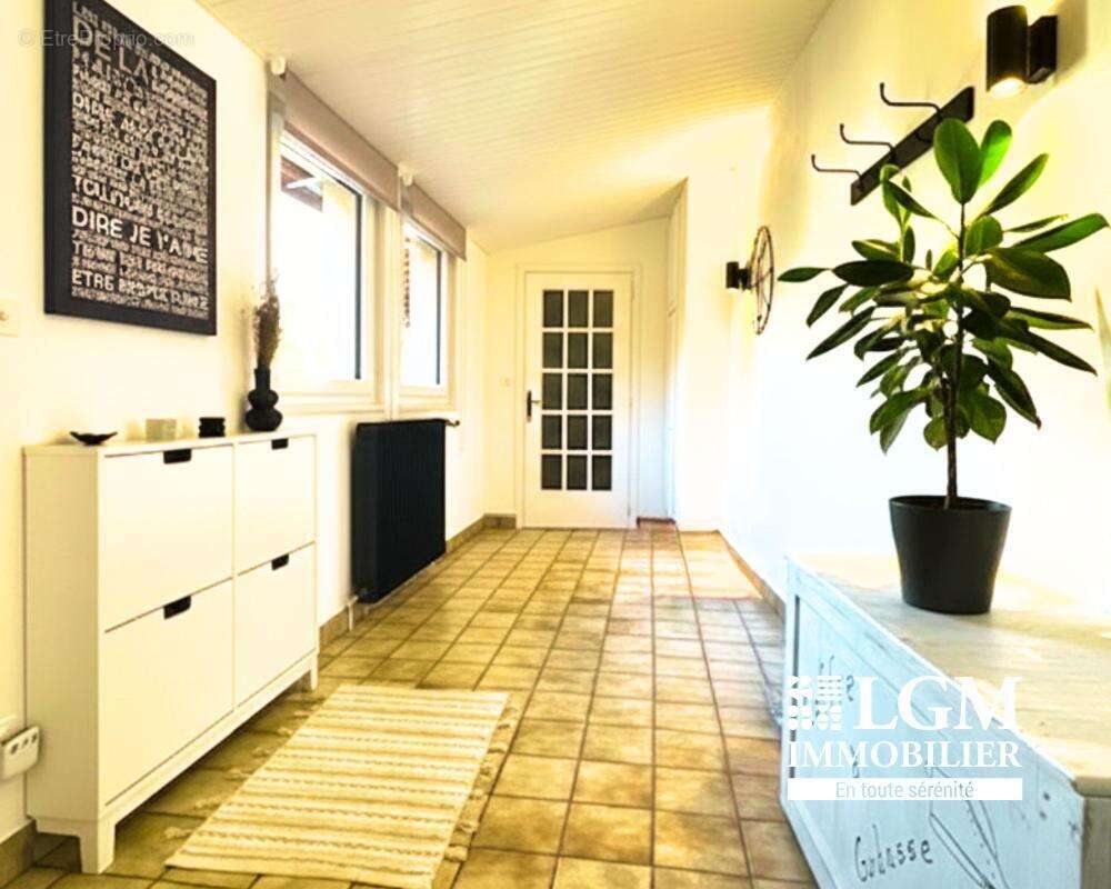 Maison à LE BREUIL-SUR-COUZE