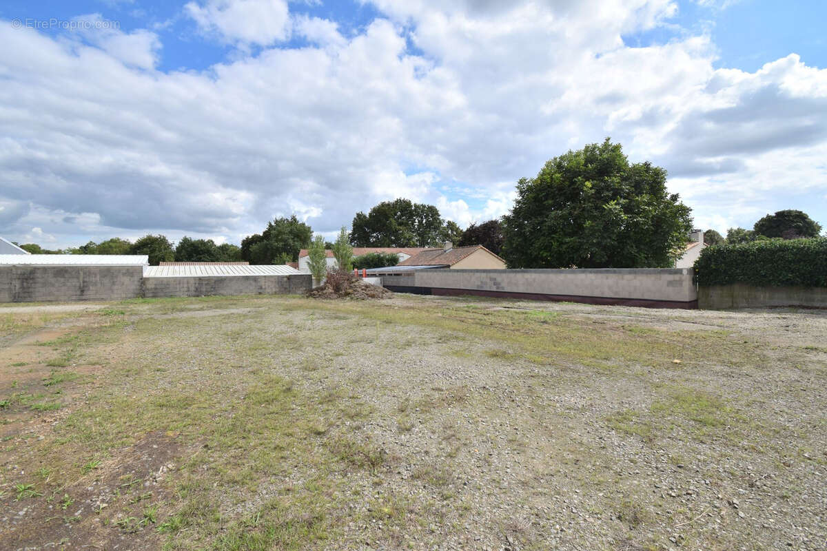 Commerce à LA LIMOUZINIERE