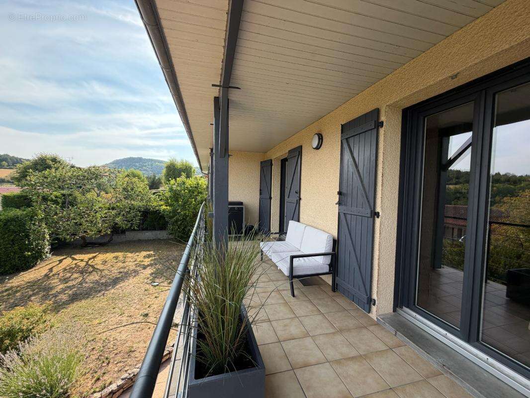 Maison à vendre La Roche-Blanche (63670) – Villa 7 pièces 172 m² avec piscine et vue imprenable - photo 7