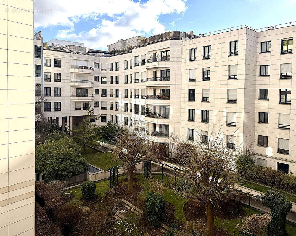 Appartement à LEVALLOIS-PERRET