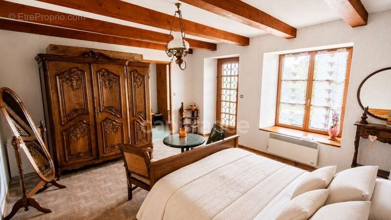 Maison de caractère 165 m² — 4 chambres — Suite indépendante — Piscine — Source privée — Terrain 1 499 m - photo 2