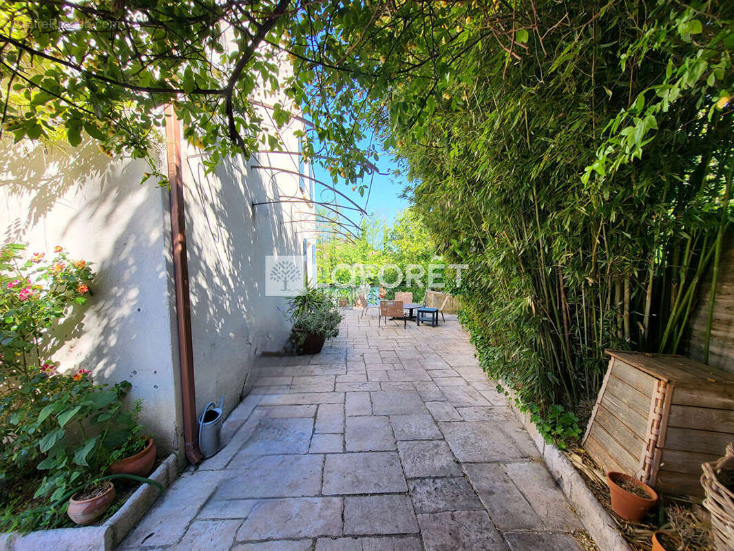 Maison à L'ISLE-SUR-LA-SORGUE