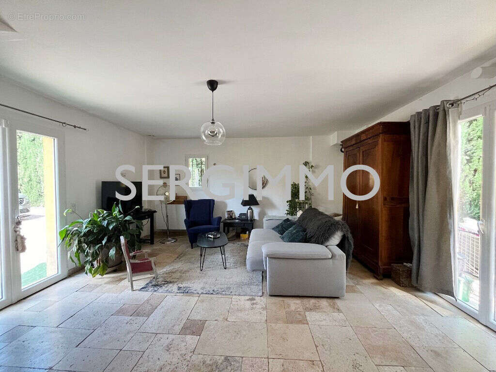 Maison à MONTAUROUX