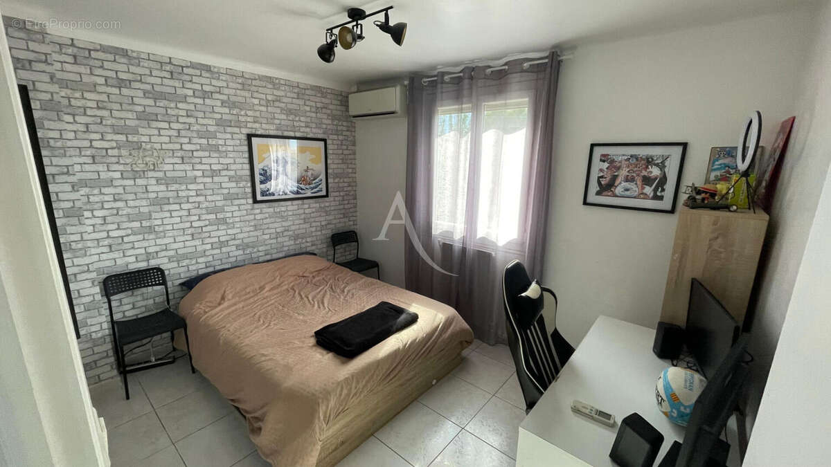 PERPIGNAN - SAINT ASSISCLE:  Maison F4 - 87 m² avec garage  et jardin ! - photo 6