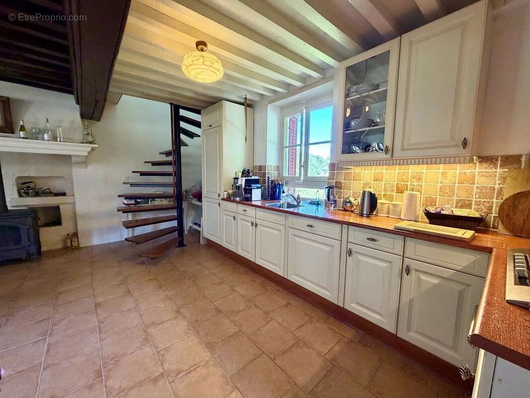 Maison indépendante à vendre avec une vue magnifique près du Lac des Settons - photo 5