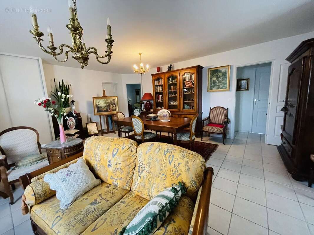 Maison à BARBEZIEUX-SAINT-HILAIRE