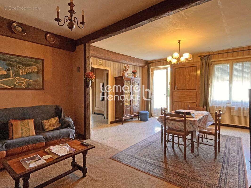 Maison et dépendances, 250 m² de plancher - photo 4