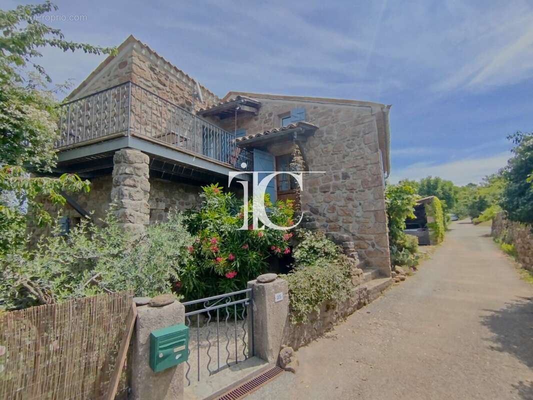 Exclusivité  authentique maison de hameau en pierre avec deux jardins attenants * car port * 10 minuters des commodites * - photo 23