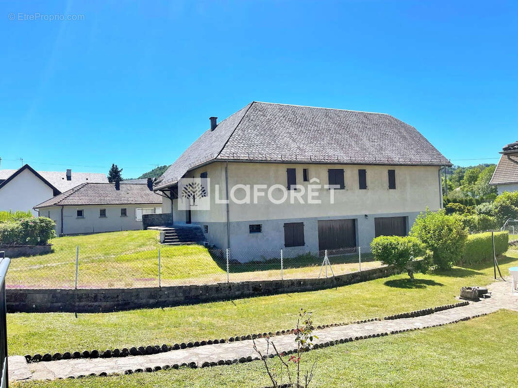 Maison à RIOM-ES-MONTAGNES